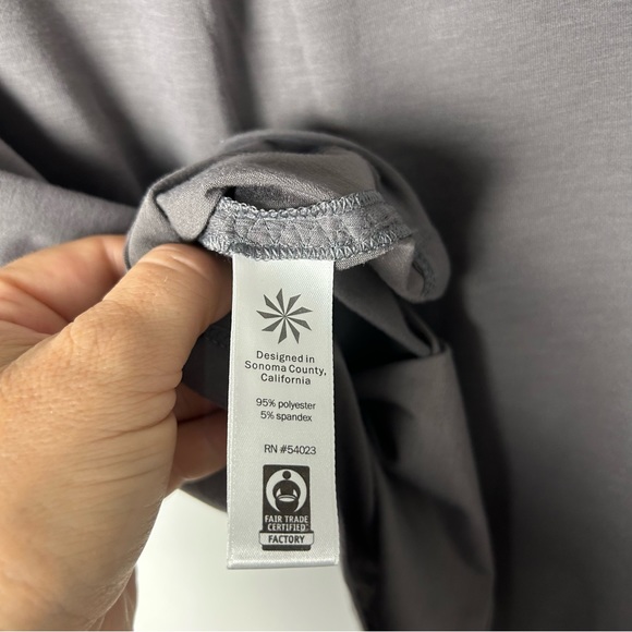 Athleta Women’s Short Sleeve Scoop Neck T shirt plum/ lavender color EC SZS - Picture 4 of 6